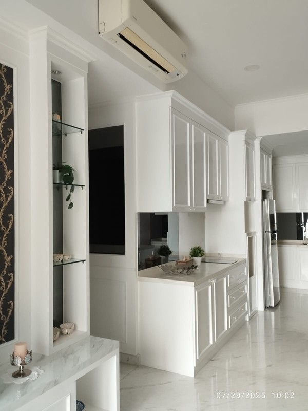 2011. Apartemen Taman Anggrek Residence 