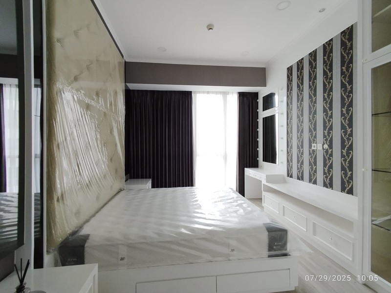 2011. Apartemen Taman Anggrek Residence 