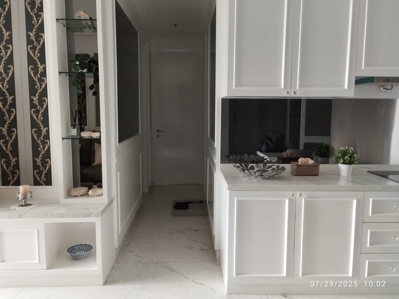 2011. Apartemen Taman Anggrek Residence 