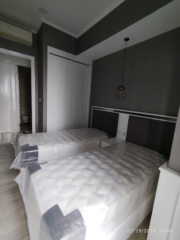 2011. Apartemen Taman Anggrek Residence 