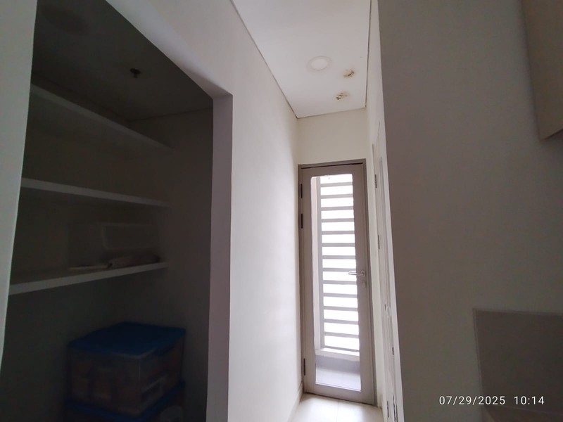 2011. Apartemen Taman Anggrek Residence 