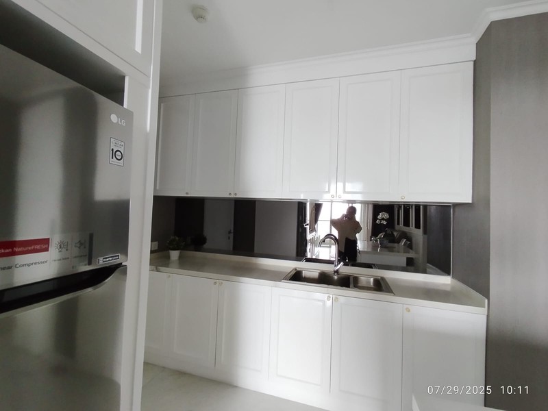 2011. Apartemen Taman Anggrek Residence 