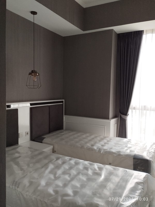 2011. Apartemen Taman Anggrek Residence 