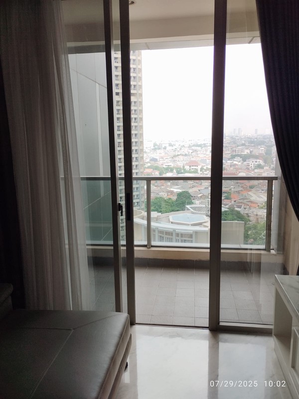 2011. Apartemen Taman Anggrek Residence 