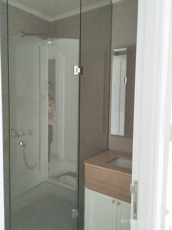 2011. Apartemen Taman Anggrek Residence 