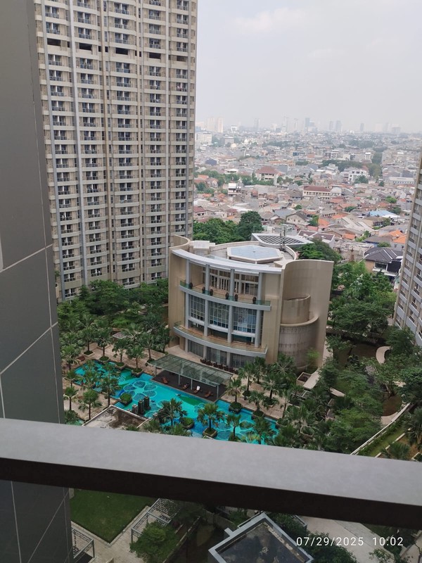 2011. Apartemen Taman Anggrek Residence 