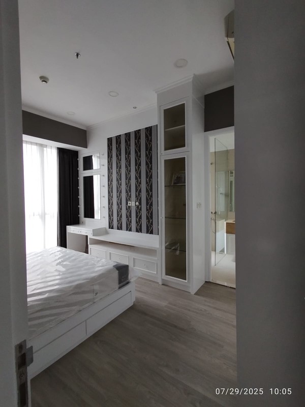 2011. Apartemen Taman Anggrek Residence 