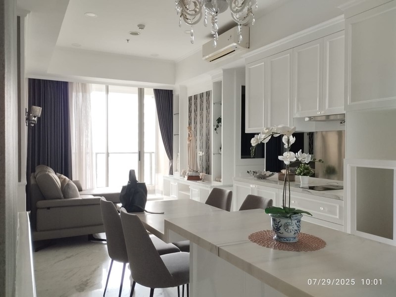 2011. Apartemen Taman Anggrek Residence 