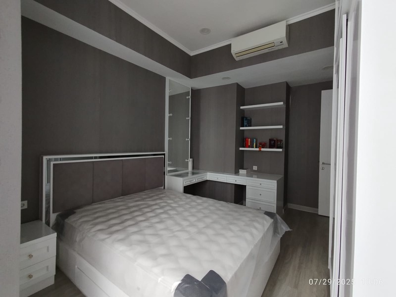 2011. Apartemen Taman Anggrek Residence 