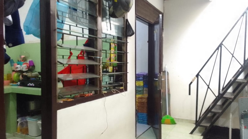 Rumah Kondisi Terawat Baik, Di Tebet Timur Dekat St. KA Tebet