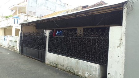 Rumah Kondisi Terawat Baik, Di Tebet Timur Dekat St. KA Tebet