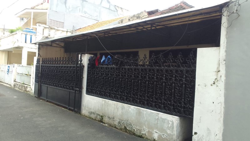 Rumah Kondisi Terawat Baik, Di Tebet Timur Dekat St. KA Tebet