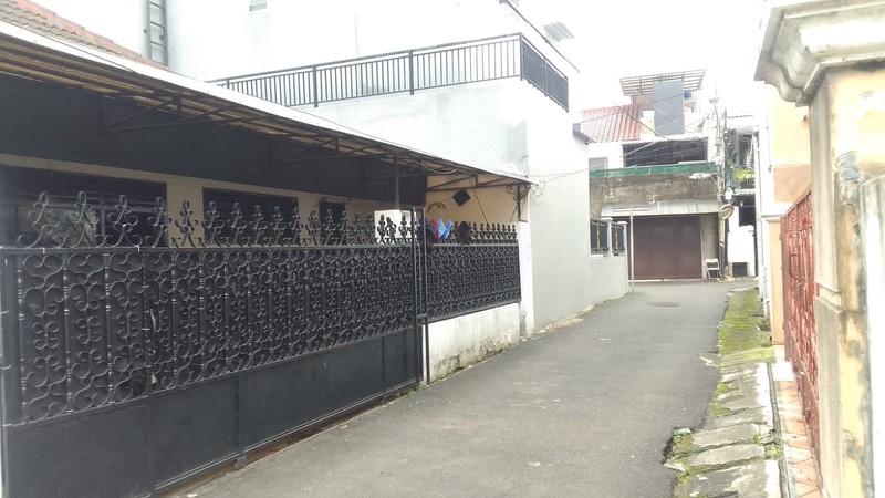 Rumah Kondisi Terawat Baik, Di Tebet Timur Dekat St. KA Tebet