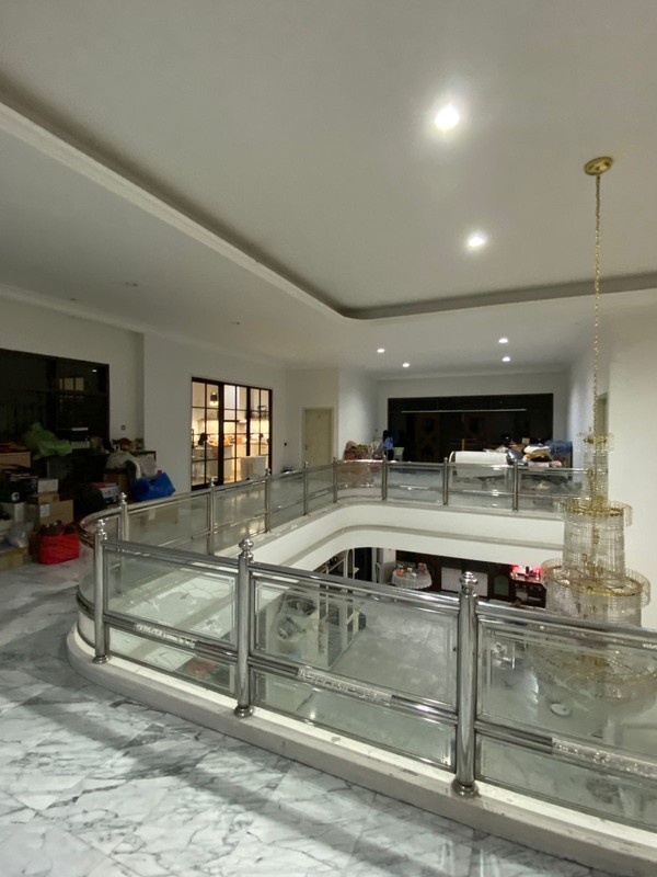 Dijual 764 m2 Rumah Raya Dharma Husada Indah - FULL MARMER - Garasi Carport masuk 10 mobil - Hadap Nol Jalan Raya Kembar Komersial Area Surabaya Timur Strategis Sebaris TBMO, RPP, Ciamso , Cocok buat 