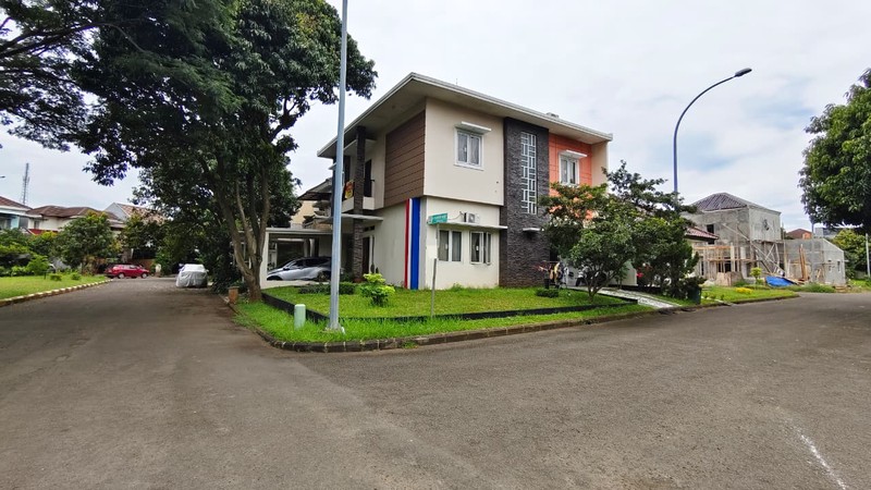 Dijual rumah depan t aman dalam cluster bebas banjir di Grand Wisata  