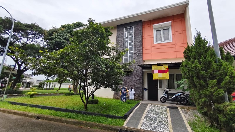 Dijual rumah depan t aman dalam cluster bebas banjir di Grand Wisata  