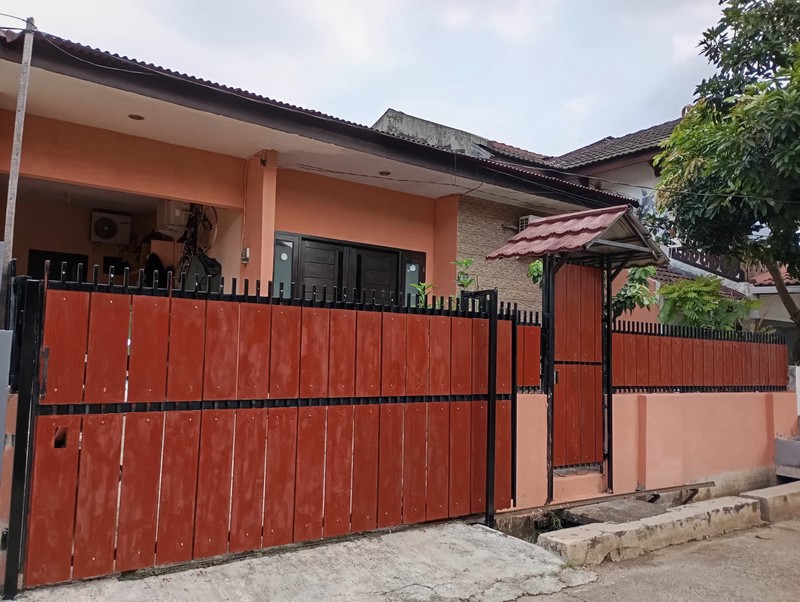 Rumah siap huni di pondok aren.