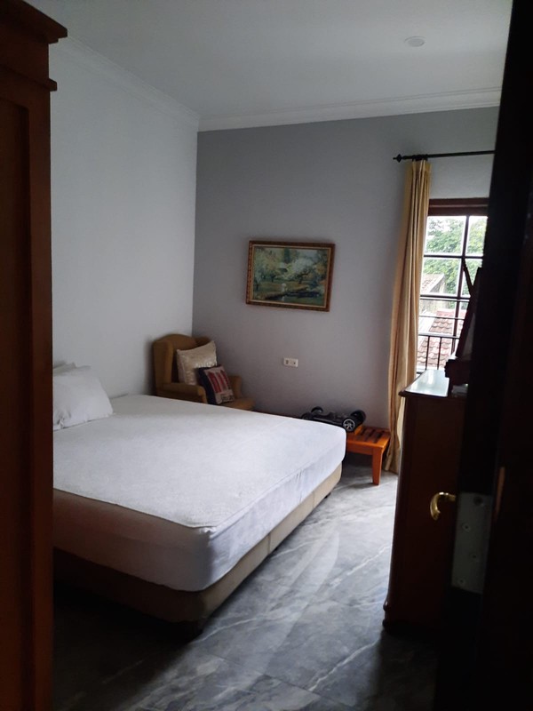 Dijual Rumah dengan kamar kos full furnished di lokasi nempel MRT Lebak Bulus