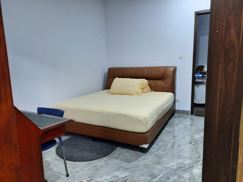 Dijual Rumah dengan kamar kos full furnished di lokasi nempel MRT Lebak Bulus