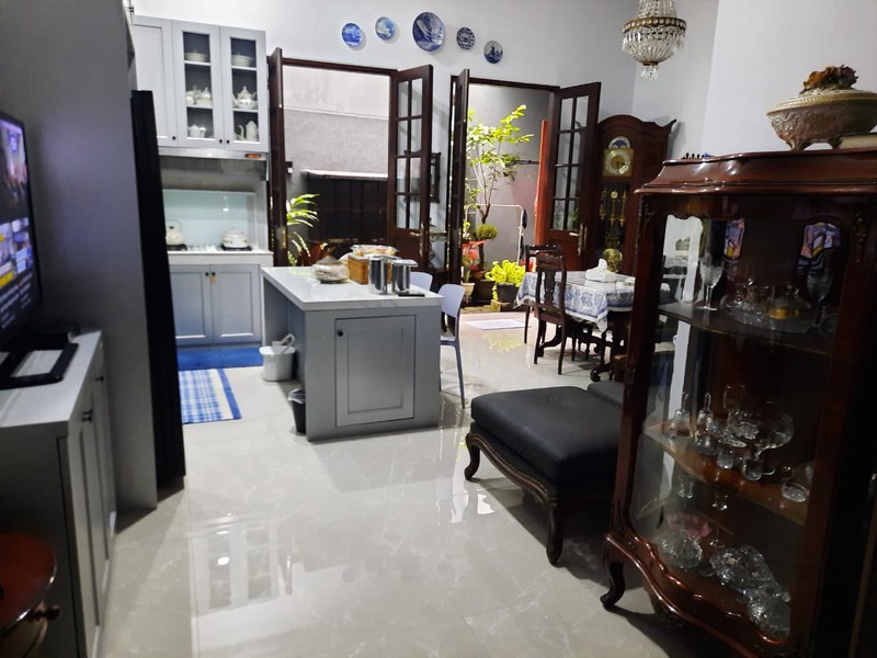 Dijual Rumah dengan kamar kos full furnished di lokasi nempel MRT Lebak Bulus