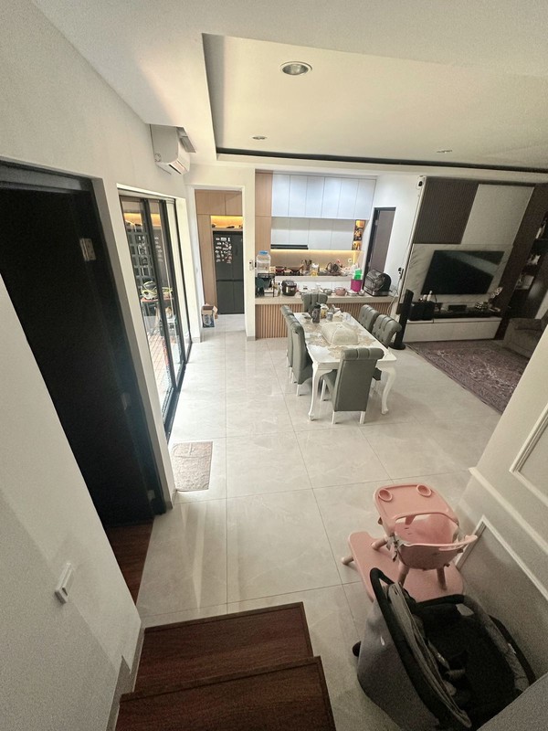 Rumah Bagus Semi Furnished di Telaga Kahuripan Bogor Dekat Tol Kayu Manis