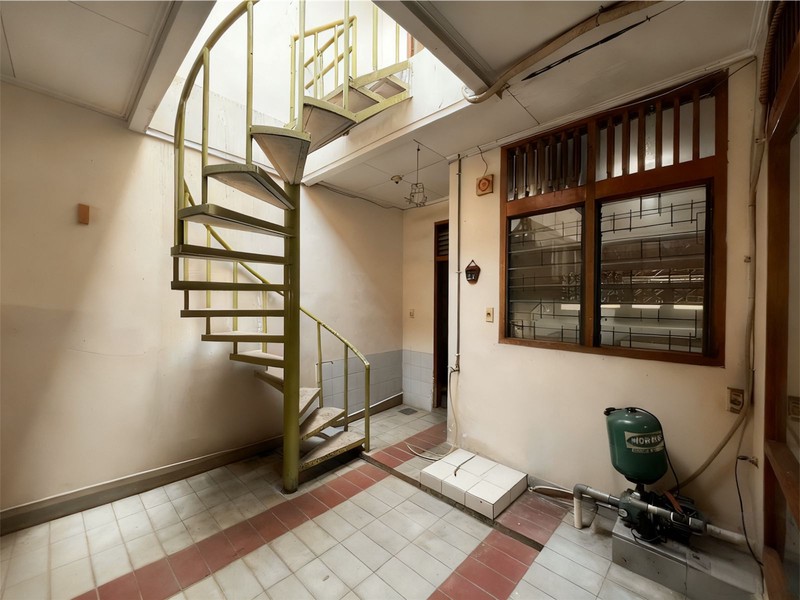 Dijual rumah historical ditaman kedoya cocok untuk rumah tinggal dan kos-kosan