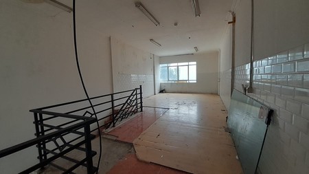Ruko 3,5 Lantai Disewakan/Dijual Lokasi Strategis di Tebet Jaksel
