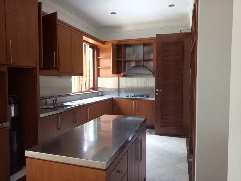 For rent Bright, Modern and Quite House in Senopati Area