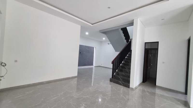 Rumah Bagus Di Jl Sutera Kirana, Cluster Sutera Kencana Alam Sutera