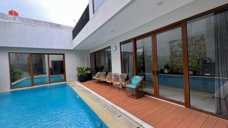 Rumah Homy, Bagus, Dilengkapi Kolam Renang di Bintaro Sektor 3