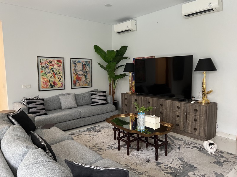 Rumah Homy, Bagus, Dilengkapi Kolam Renang di Bintaro Sektor 3