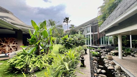 Rumah Mewah dengan lahan luas di cluster Bintaro Jaya Sektor 5