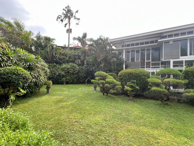 Rumah Mewah dengan lahan luas di cluster Bintaro Jaya Sektor 5