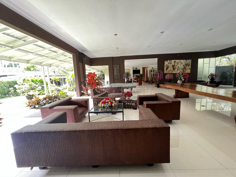 Rumah Mewah dengan lahan luas di cluster Bintaro Jaya Sektor 5