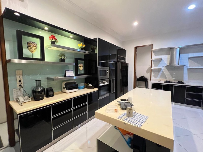 Rumah Mewah dengan lahan luas di cluster Bintaro Jaya Sektor 5