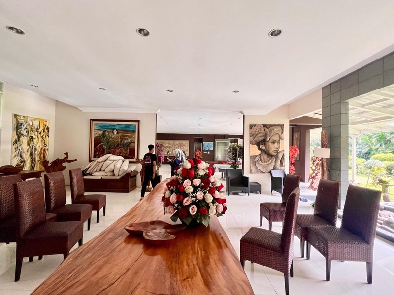 Rumah Mewah dengan lahan luas di cluster Bintaro Jaya Sektor 5