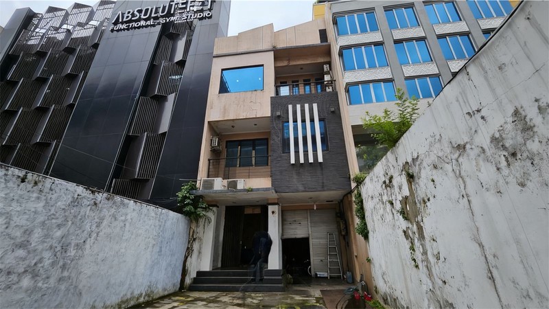 Dijual cepat Gedung 3.5 lantai di lokasi strategis di jalan Proklamasi,menteng Jakarta Pusat