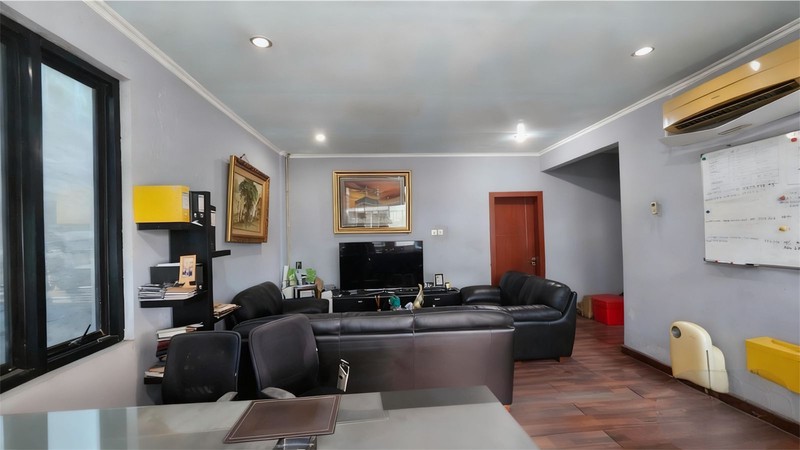 Dijual cepat Gedung 3.5 lantai di lokasi strategis di jalan Proklamasi,menteng Jakarta Pusat