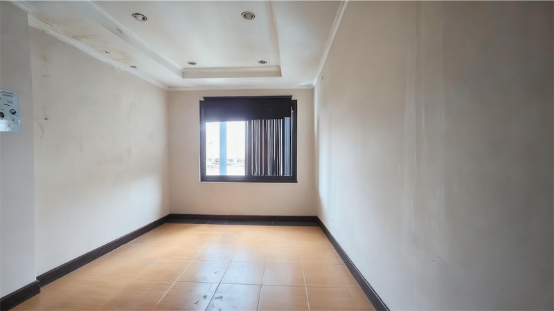 Dijual cepat Gedung 3.5 lantai di lokasi strategis di jalan Proklamasi,menteng Jakarta Pusat