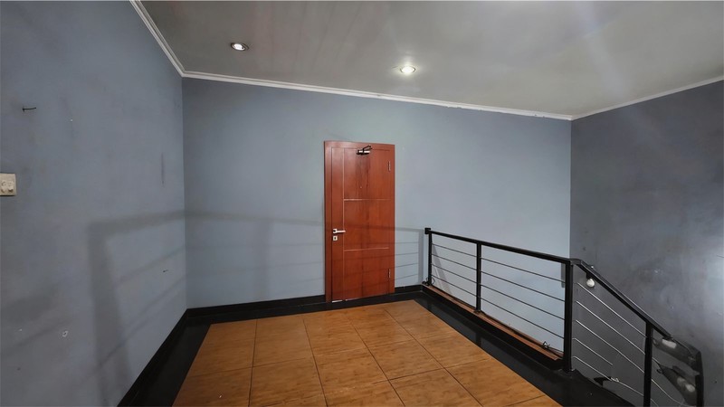 Dijual cepat Gedung 3.5 lantai di lokasi strategis di jalan Proklamasi,menteng Jakarta Pusat