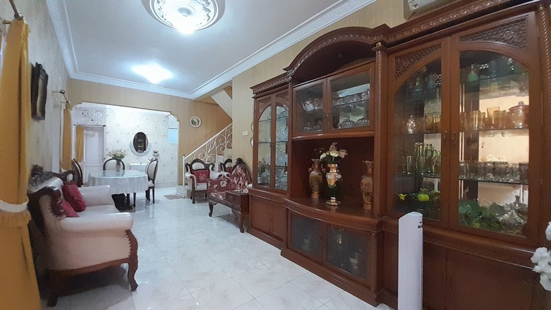 Rumah 2 Lantai Dijual Lokasi di Kramat Jati Jaktim