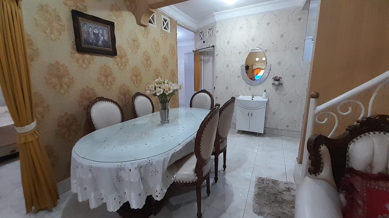 Rumah 2 Lantai Dijual Lokasi di Kramat Jati Jaktim