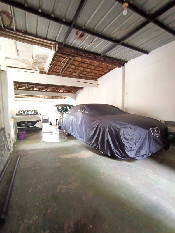 Rumah Tua Hitung Tanah Cocok untuk Kos-Kosan Area Radio Dalam