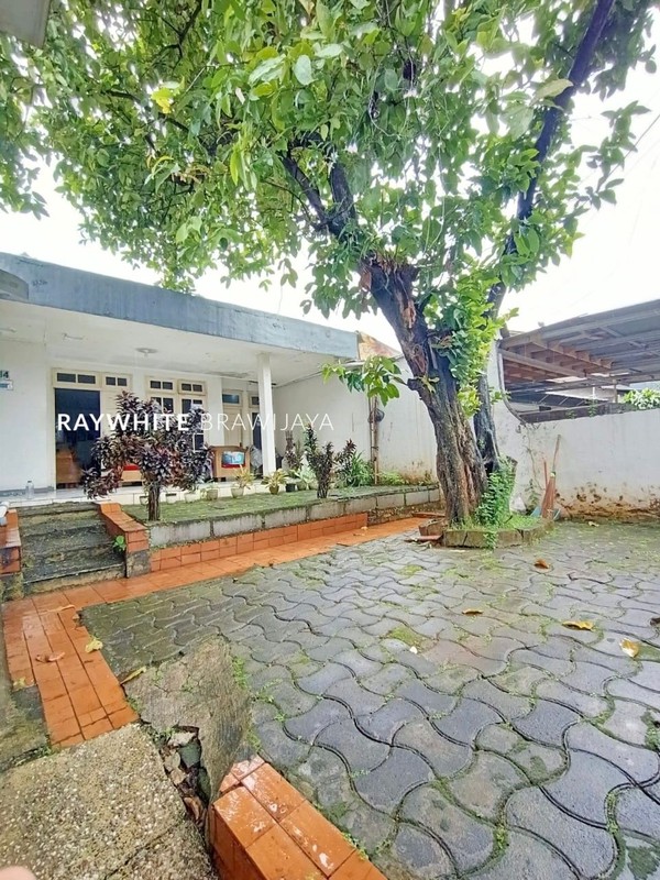 Rumah Tua Hitung Tanah Cocok untuk Kos-Kosan Area Radio Dalam