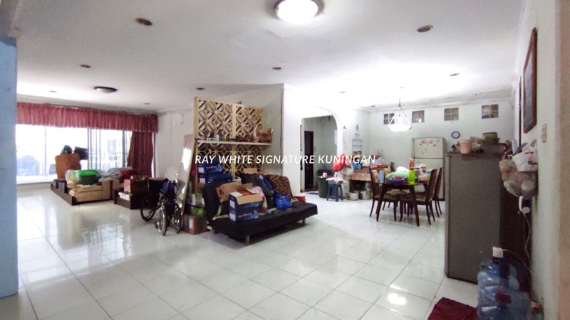 Rumah 4 Lantai di Jalan Benda Timur Kemayoran - Cocok untuk Rumah Kost 