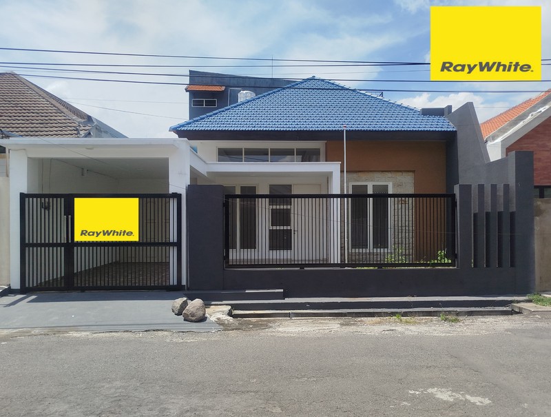 RUMAH 2,5 LANTAI SIAP HUNI , KT BANYAK @ NGAGEL JAYA TENGAH