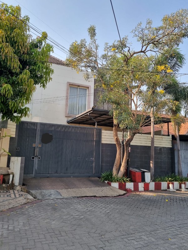 RUMAH 2,5 LANTAI SIAP HUNI , KT BANYAK @ NGAGEL JAYA TENGAH