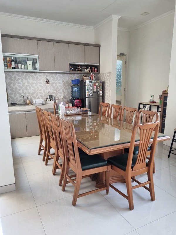 RUMAH 2,5 LANTAI SIAP HUNI , KT BANYAK @ NGAGEL JAYA TENGAH