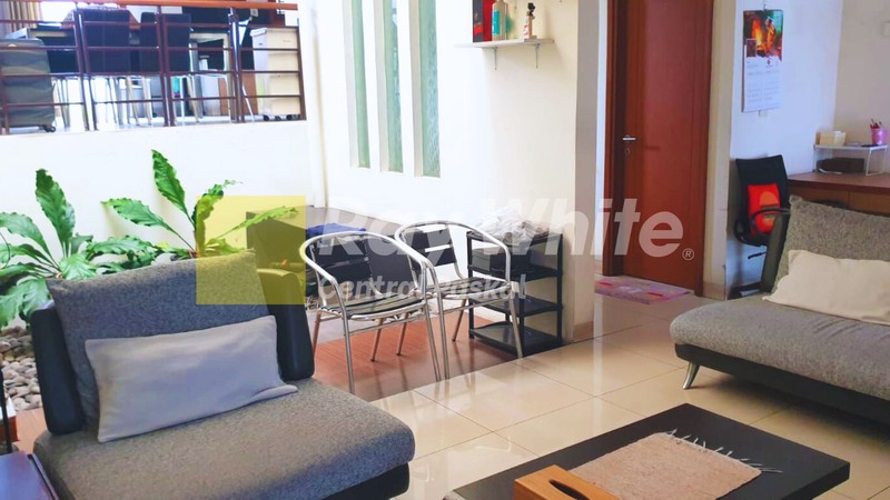 Rumah Istana Pasteur Regency Full Furnished