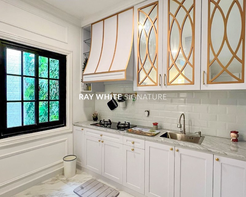 Rumah Full Furnished di Jl Alam Segar VII Lokasi Bagus